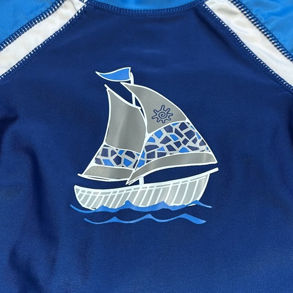 UVSkinz - UPF 50 - Unisex Kids Swim T-Shirt Blue Sailboat Size 2T - Picture 2 of 6